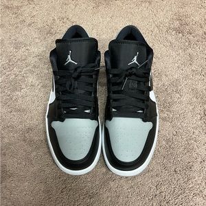 Nike Jordan 1 Low Gray with Black and White Size 9